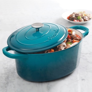 vas de fonta crockpot oval turcoaz pe masa