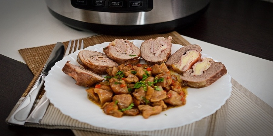 Rețetă ruladă de curcan cu tocăniță de hribi by Dulciuri fel de fel
