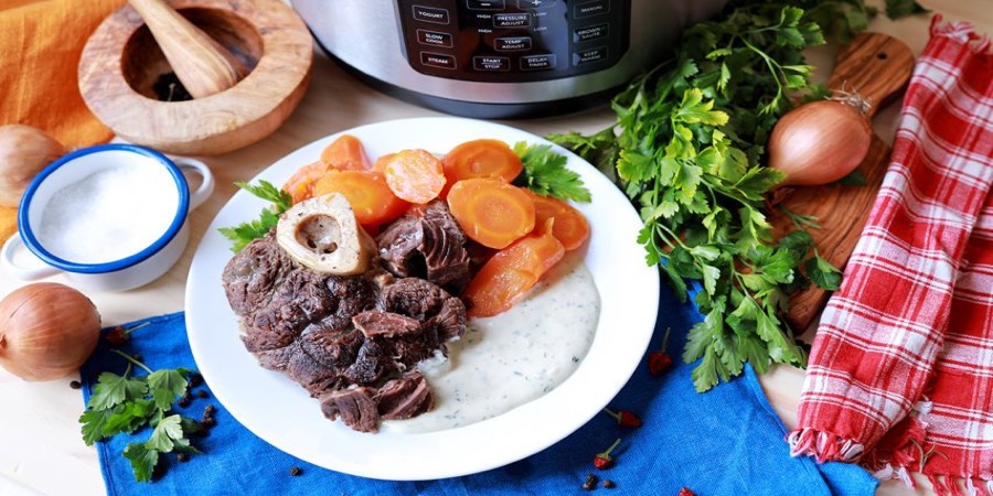 reteță carne: rasol de vițel, legume, sos mărar cu Express Multicooker Crock-...
