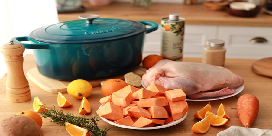 Rețetă rață la cuptor cu cartofi dulci, morcovi și portocale la vasul din fontă emailată de 6.6L Crock-Pot by Bucătar Maniac
