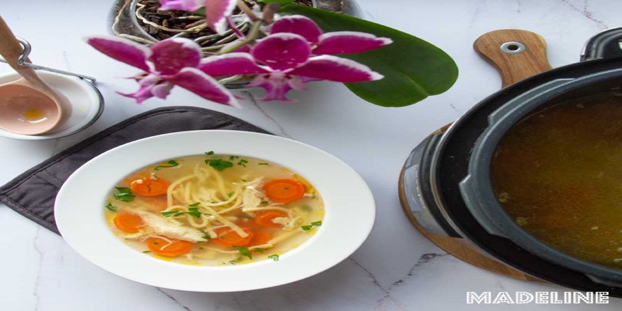 Rețetă baby friendly de supă de pui cu tăiței la Multicooker Crock-Pot Expres...