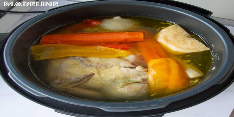 Rețetă baby friendly de supă de pui cu tăiței la Multicooker Crock-Pot Express by Madeline.ro