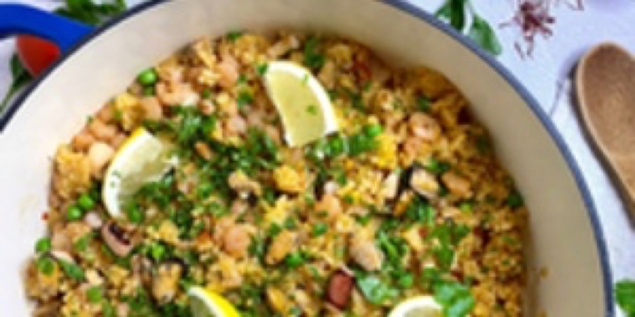 Rețetă orez cu fructe de mare (paella) la vasul din fontă emailată 4.7L Crock...