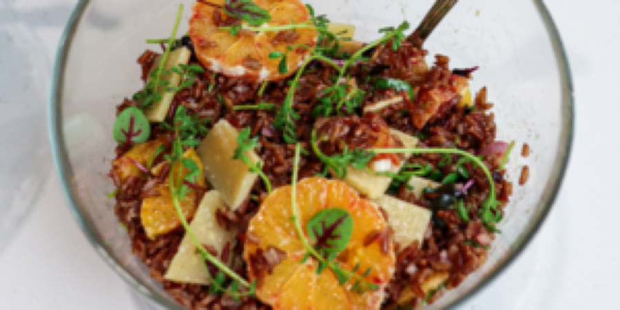 Rețetă salată de orez roșu cu portocale și parmezan la Multicooker